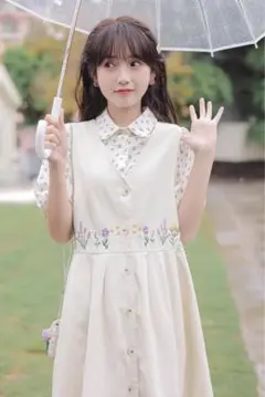 ジャンパースカート　サロペットスカート　お花　刺繍　ワンピース　白