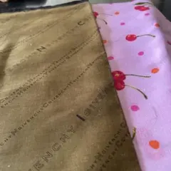 GIVENCHY ハンカチ 2枚セット ロゴ チェリー柄のサムネイル