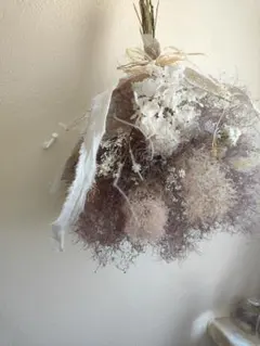 スモークツリーと白い紫陽花のアンティークなドライフラワースワッグ