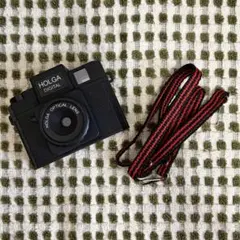 HOLGA DIGITAL 本体 トイカメラ（ストラップ付） - メルカリ