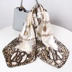 レオパード柄 シルク風スカーフ 大判 サイズ：約 90cmx 90cm