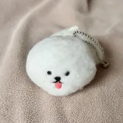 ハンドメイド 羊毛フェルト ブローチ くま ピンク色 - メルカリ