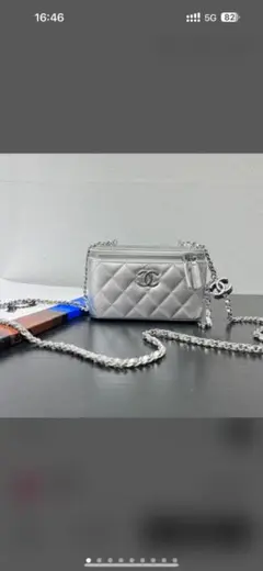 CHANEL シルバー キルティング クラッチバッグ