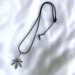 シルバー葉型 ブラック スネークネックレス