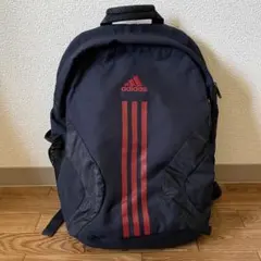 adidas ネイビーリュック 3本ラインデザイン