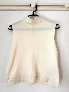 titty&Co. イエロー ノースリーブ トップスのサムネイル