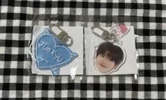 treasure ジュンギュ 顔アクキー 喜 ラメアクリルキーホルダー