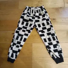 幾何学模様の130サイズパンツ　　マーキーズ