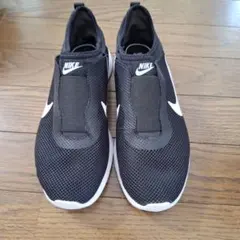 Nike ブラック スリッポン スニーカー23cm