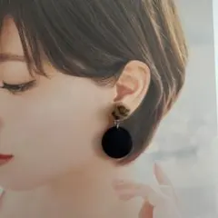 【ハンドメイド】 イヤリング ヒョウ柄ファー 木製パーツ黒