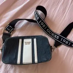 GUESS デニム ショルダーバッグ ロゴストラップのサムネイル