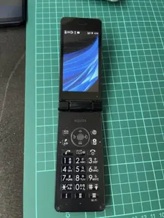 AQUOS ケータイ3 805SH（8GB）折りたたみ式　ガラホ　ブラックのサムネイル