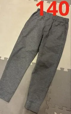 美品★UNIQLO140★ストレッチジョガーパンツのサムネイル