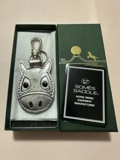ソメスサドル 馬メンコチャーム キーホルダー パープル - メルカリ
