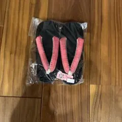 黒とピンクの草履