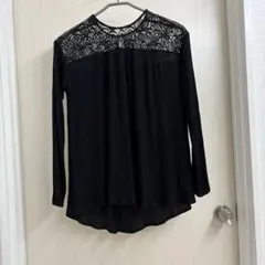 #GUの黒のカットソー　#肩の部分透け感レース