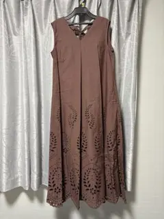 【未使用品】ジャスグリッティー　裾刺繍ワンピース