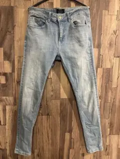 ベルシュカ　Bershka スキニーデニム　ジーンズ