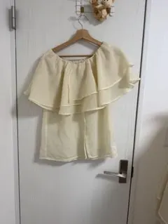 mystic フリルオフショルブラウス