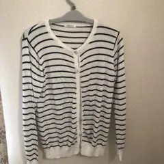 CINEMA CLUB ストライプカーディガン　ボタンが花になっていてかわいい