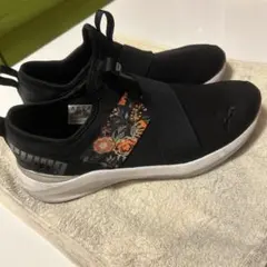 PUMA スリッポン スニーカー ブラック 花柄 24.5cm