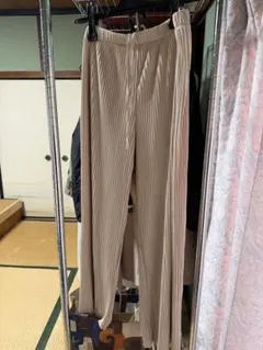 【UNIQLO】プリーツストレートパンツ ベージュ XL