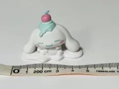 サンリオ　　シナモン　ガチャガチャ　とろり〜んマスコット　シナモロール