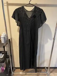 黒ノースリーブワンピース フリル付き　136