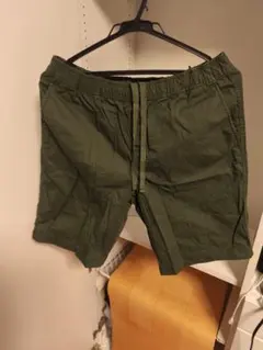 ​【美品】ユニクロ メンズ イージーショートパンツ Mサイズ カーキ