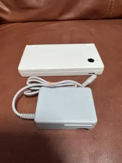 Nintendo DSi 本体 ホワイト 充電器付き