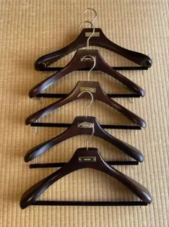 トムフォード　木製ハンガー5本セット(傷少なめ