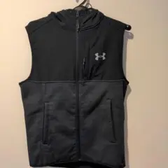 Under Armour フード付きベスト ブラック