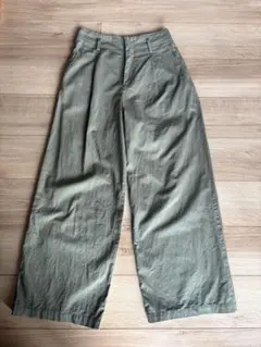 UNIQLO オリーブカラー タック入り ワイドパンツ