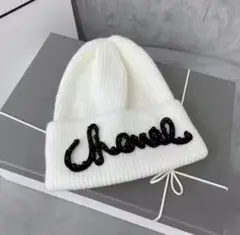 【売り尽くしSALE！】★新品未使用★　ロゴビーズ　ニット帽　ホワイト　白