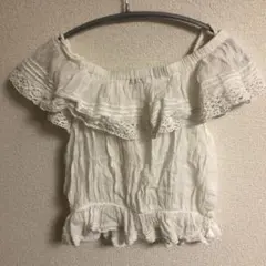 【美品】肩出しショート丈トップスのサムネイル