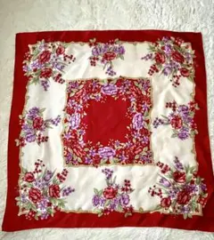 シルク感　大判スカーフ　レッド　アイボリー　花模様　華やか　ノーブランド