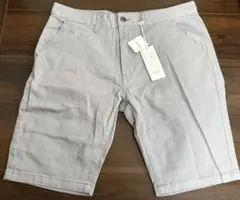 ライトグレー ショートパンツ