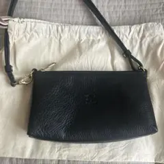 新品同様！IL BISONTEイルビゾンテ ショルダーバッグ ブラック Sサイズ