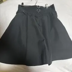 黒いプリーツスカート 新品タグ付き ハート型金具付き