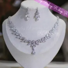 新品ウェディング