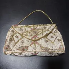 【新品】ビーズ刺繍 アイボリー クラッチバッグ 即落札、発送OK！高級感 可愛い