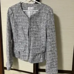 ホワイト/ブルーのツイード ノーカラージャケットとスカートセット