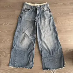 ワイドレッグデニム フリンジ仕上げ 淡いブルー