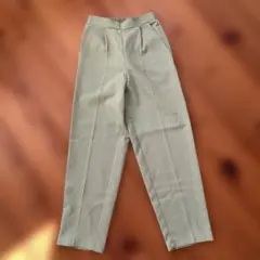ライトグリーン　パンツ　スラックス