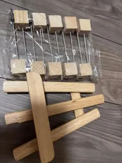 テーブルナンバーホルダーとゴムの木イーゼル