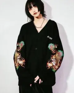 チュウカタベタイ　TIGER PATCHカーディガン