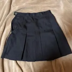 黒のプリーツミニスカート