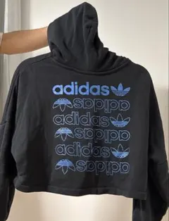 adidas アディダス　パーカー　レディース　ショート丈