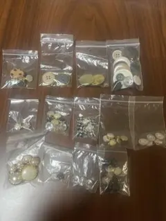 多様なデザインのボタンセット