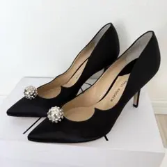 Manolo Blahnik フラットパンプス ビジュー ブラック - メルカリ